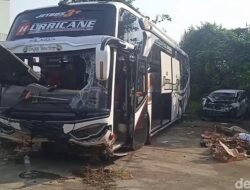 Bus PO Haryanto Terguling di Tol Batang: 3 Oleng Mengerikan Sebelum Karam!