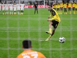 “Kisah Penalti: Eintracht Frankfurt Vs Dortmund, Die Borussen Rengkuh Gelar 4-2”