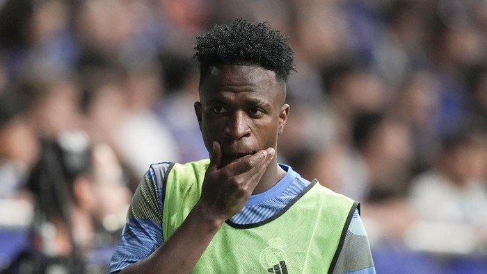 Dari Lapangan ke Depan Kamera: Vinicius Minta Maaf, Apa yang Terjadi?