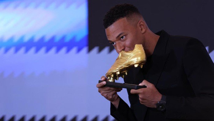 Mbappe Terima Sepatu Emas Eropa, Ingin Permanen di Madrid!