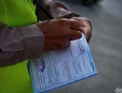 “Dari Nunggak Pajak hingga Ajakan Damai: Drama Pengendara Mobil Mewah Saat Ditilang”