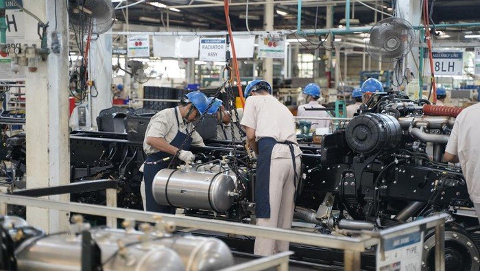 **Pabrik Fuso di Indonesia Bisa Produksi Truk Listrik, tapi... Ini Fakta Teknisnya!**