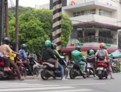 **Pemotor yang Lawan Arah: Kenapa Penyesalan Harus Datang Setelah Ditegur Polisi?**
