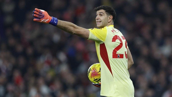 Inter Mau Emi Martinez Gantikan Yann Sommer? Fans Berikan Respon Mengejutkan!