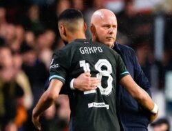 Gakpo Dikecam, Slot Membela: Konflik Emas di Timnas Belanda