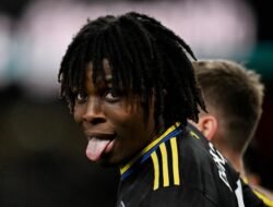 “Patrick Dorgu Gemilang, Cunha Terpaksa Jadi Cadangan: Kisah Ketegangan di Lapangan Bola”