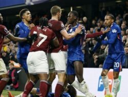 Chelsea Vs West Ham Berujung Ketegangan, Adama Traore Ngamuk, Todibo Ditangkap Wasit