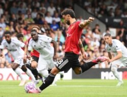 **Fulham Berusaha, Namun Man United Tetap Menang Tipis 2-1 di Markas**