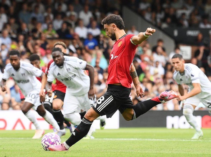 **Fulham Berusaha, Namun Man United Tetap Menang Tipis 2-1 di Markas**