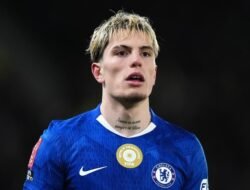 Dari Cemoohan Garnacho hingga Gagal Paham Rosenior: Krisis dalam Dunia Bola