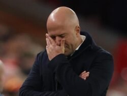 “Liverpool Gagal Lolos Liga Champions: Apakah Arne Slot Harus Bertanggung Jawab?”