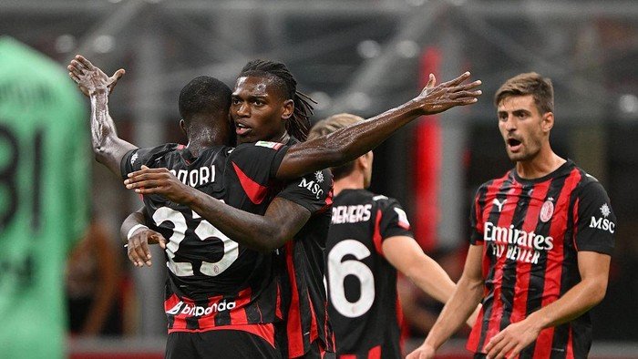 **Tomori: Rivalitas Derby Milan vs Derby Inggris, Mana yang Lebih Sengit?**