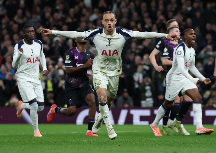 Tottenham Gagal, Pemain Ini Langsung Banting Pintu!
