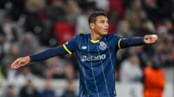 Thiago Silva Debutan Paling Tua di Liga Europa – Update 2