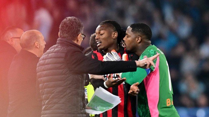 Milan Kalah, Rafael Leao Frustrasi Diganti Allegri. Apakah Ini Akhir Zaman?