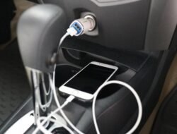 **Ngecas di Mobil: Benarkah Bikin Aki Soak? Fakta yang Perlu diketahui!**